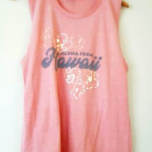 A pink cutte hawaiana shirt.